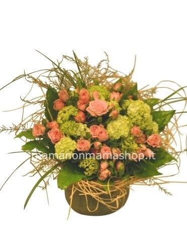 cestino con fiori misti colorati