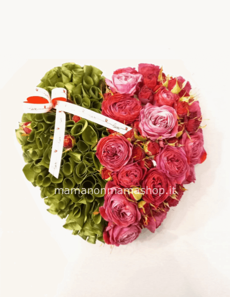 Composizione floreale a forma di cuore