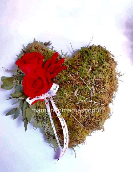 Cuore di muschio con 2 roselline stabilizzate